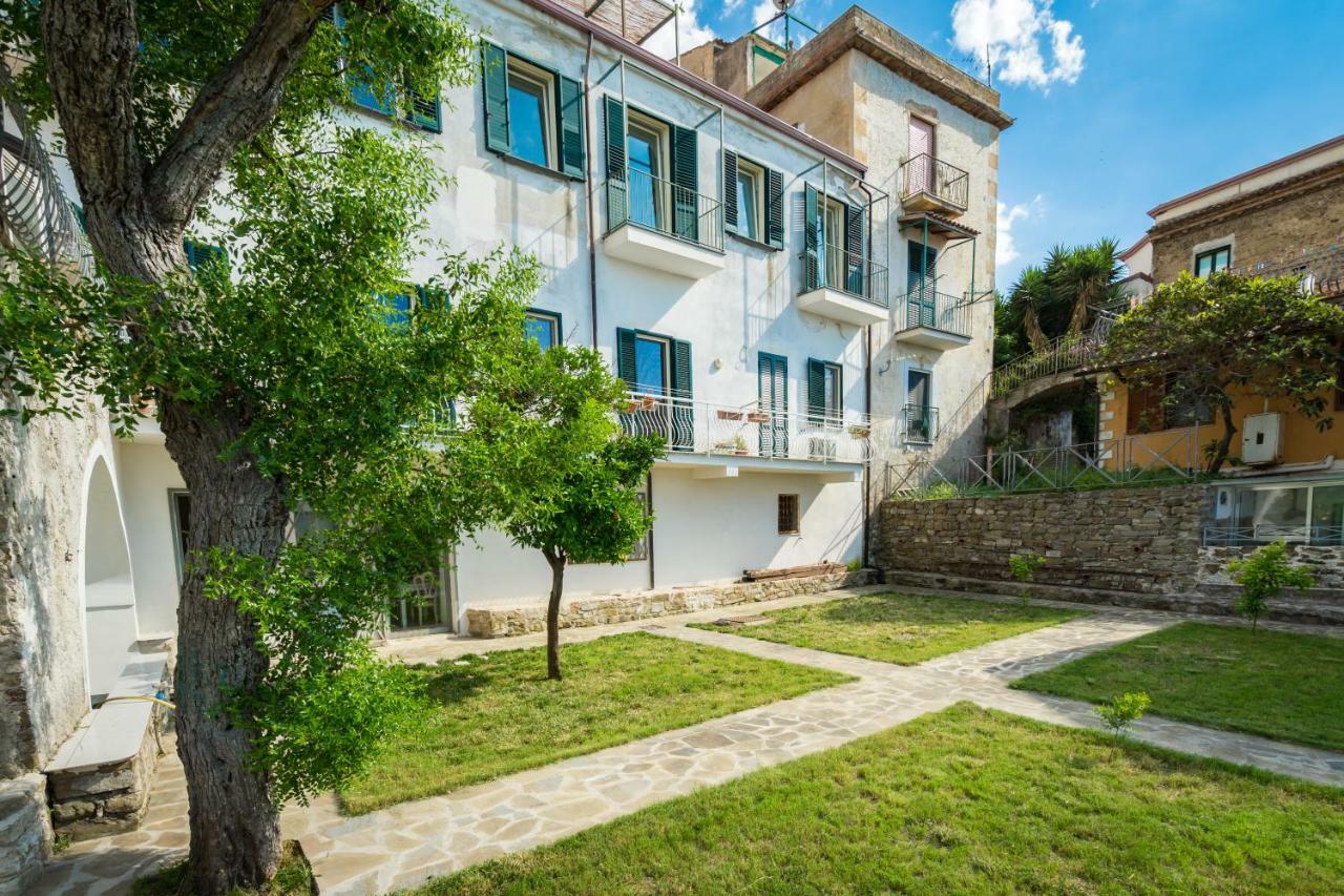 לינה וארוחת בוקר אגרופולי Borgo Dei Saraceni - Domus Indomita מראה חיצוני תמונה